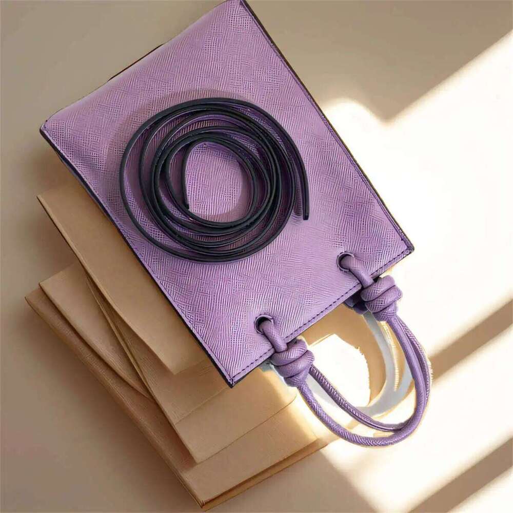 Fashionable Women's Tour Strap Handbag With Simple Design And Large Capacity