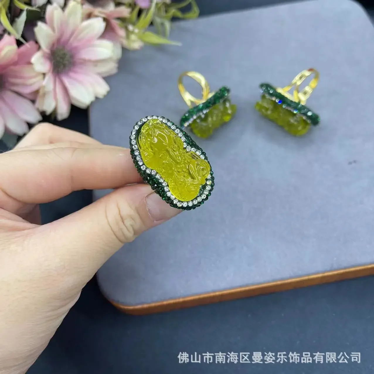 blood amber Pip clay inlaid with live color retention ring Chinese jewelry -selling manufacturers wholesale 250526