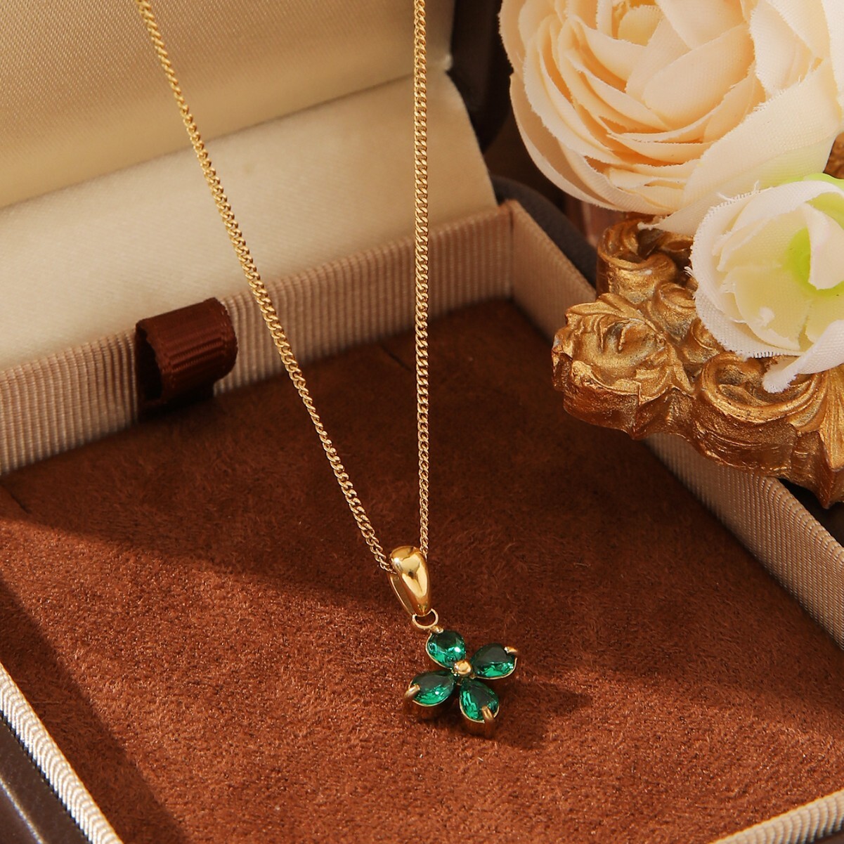 Fashion Colorful Flower Inlaid for Women, Light Titanium Steel Zircon Petal Color-Retaining Necklace