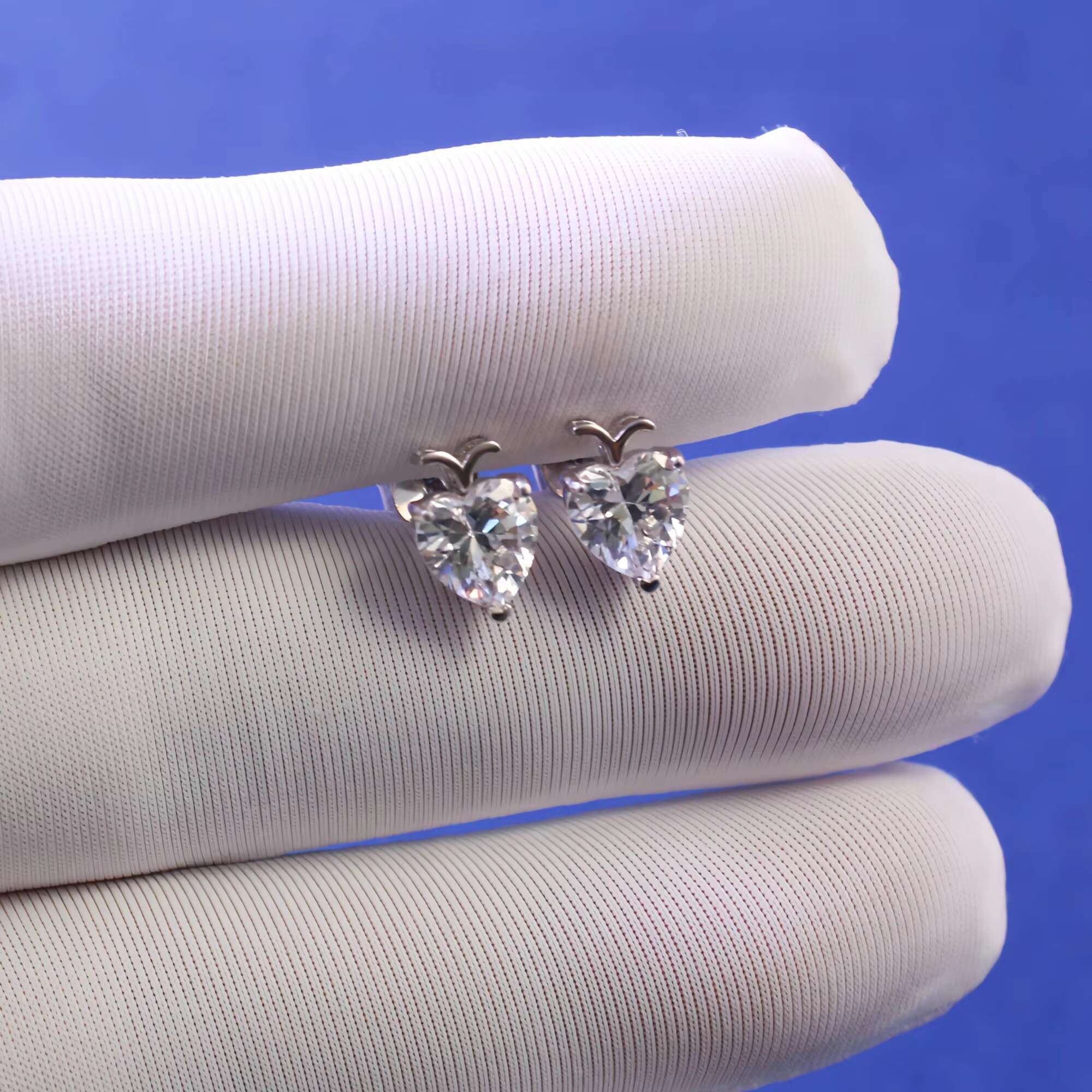 S925 Sterling Silver Moissanite Heart Earrings New Heart Ladies Earrings Factory Wholesale