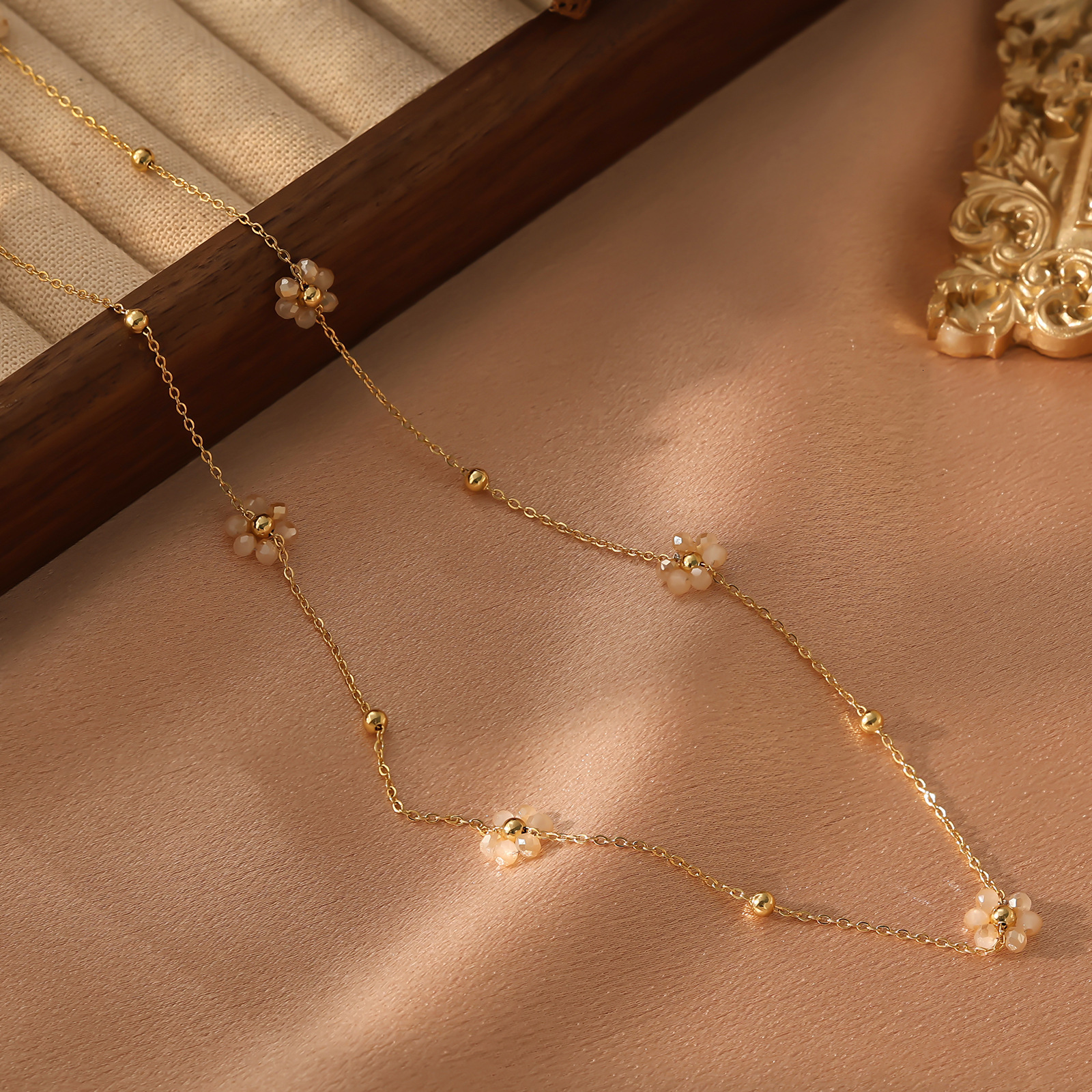 Hot Selling Summer Internet Celebrity Cute Colorful Crystal Woven Flower Titanium Steel Handmade Necklace