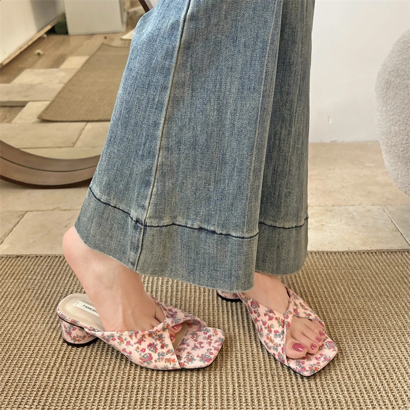 Summer Women Square Toe Thick Heel Slippers Fashion Floral Dress Slide Ladies Outdoor Beach Sandalias 250528