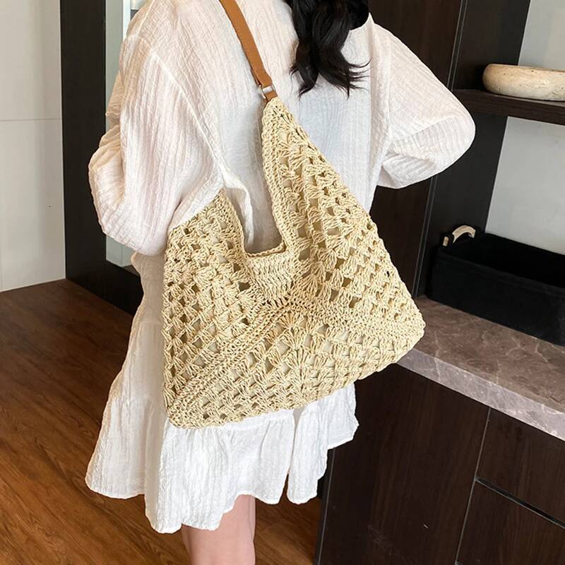 2025 New Summer Straw Woven Bag Hollow Handbag Solid Beach Shoulder Bag Holiday Travel Handbag Bohemian Designer Women's Shoulder Bag