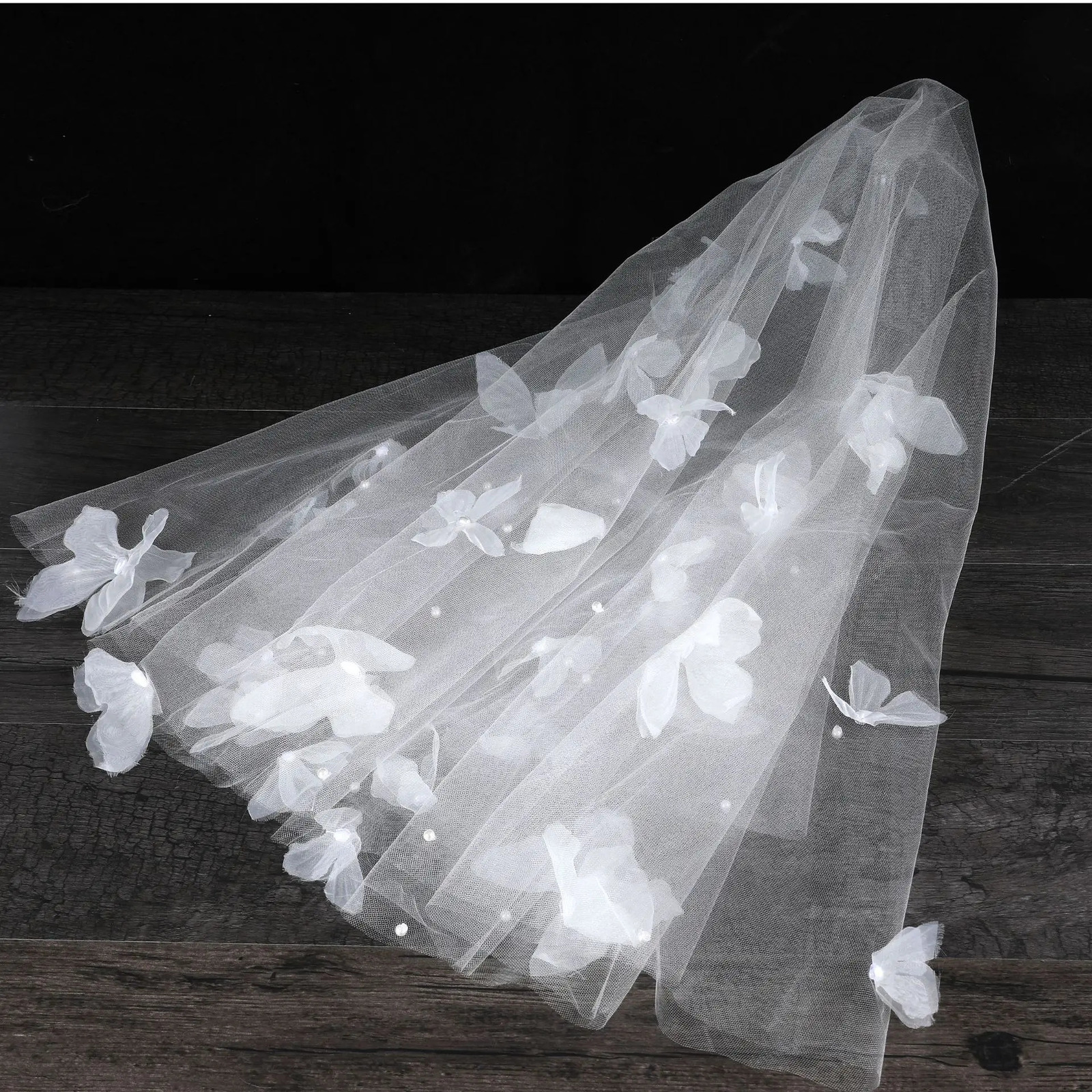 Sweety Pearls One Layer Long Shoulder Length Veils 3D Butterfly Appliques Wedding Veil Applique Edge Velo De Cabeza Bride Voile 250530