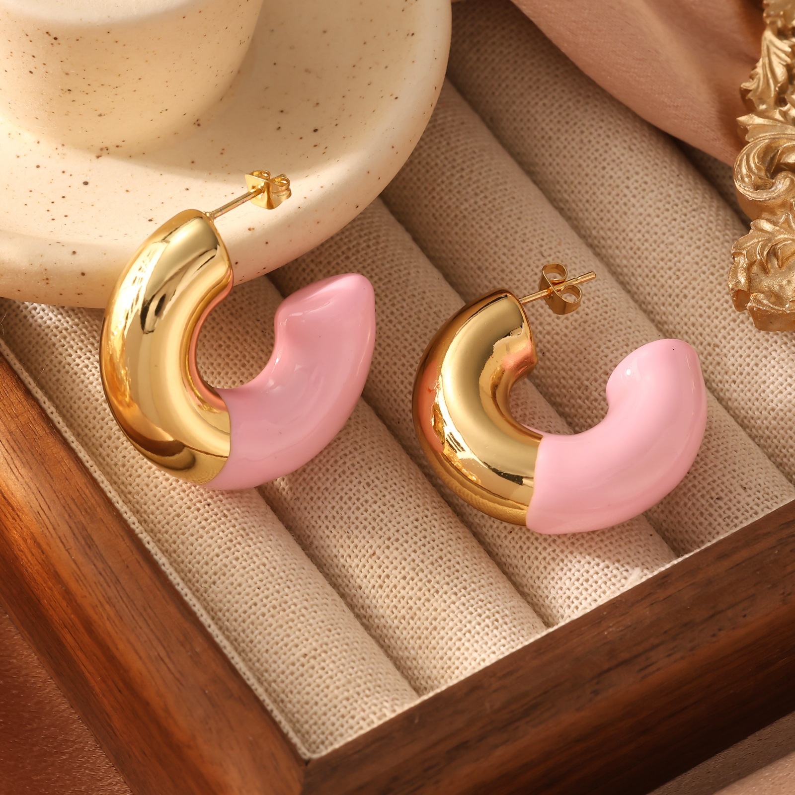 Fashion Autumn Winter Simple C-shaped High-Quality Gold Drop Oil Colorful Contrast High-End Sense Women's Versatile Earrings