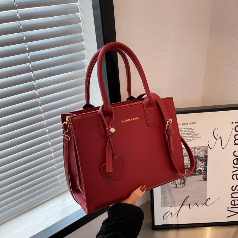 designer Wedding Bag Feel Crossbody Small Bag Women's Bag 2024 New Bridesmaid Bag Handheld Small Bag Red Wedding Bride Bag