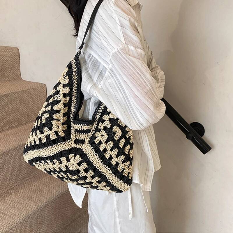 2025 New Summer Straw Woven Bag Hollow Handbag Solid Beach Shoulder Bag Holiday Travel Handbag Bohemian Designer Women's Shoulder Bag