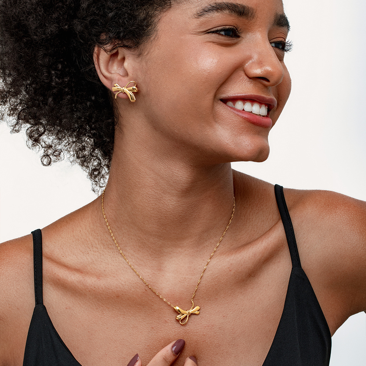 Hot-Selling Color Necklace for Women Pendant Bowknot Clavicle Chain Design