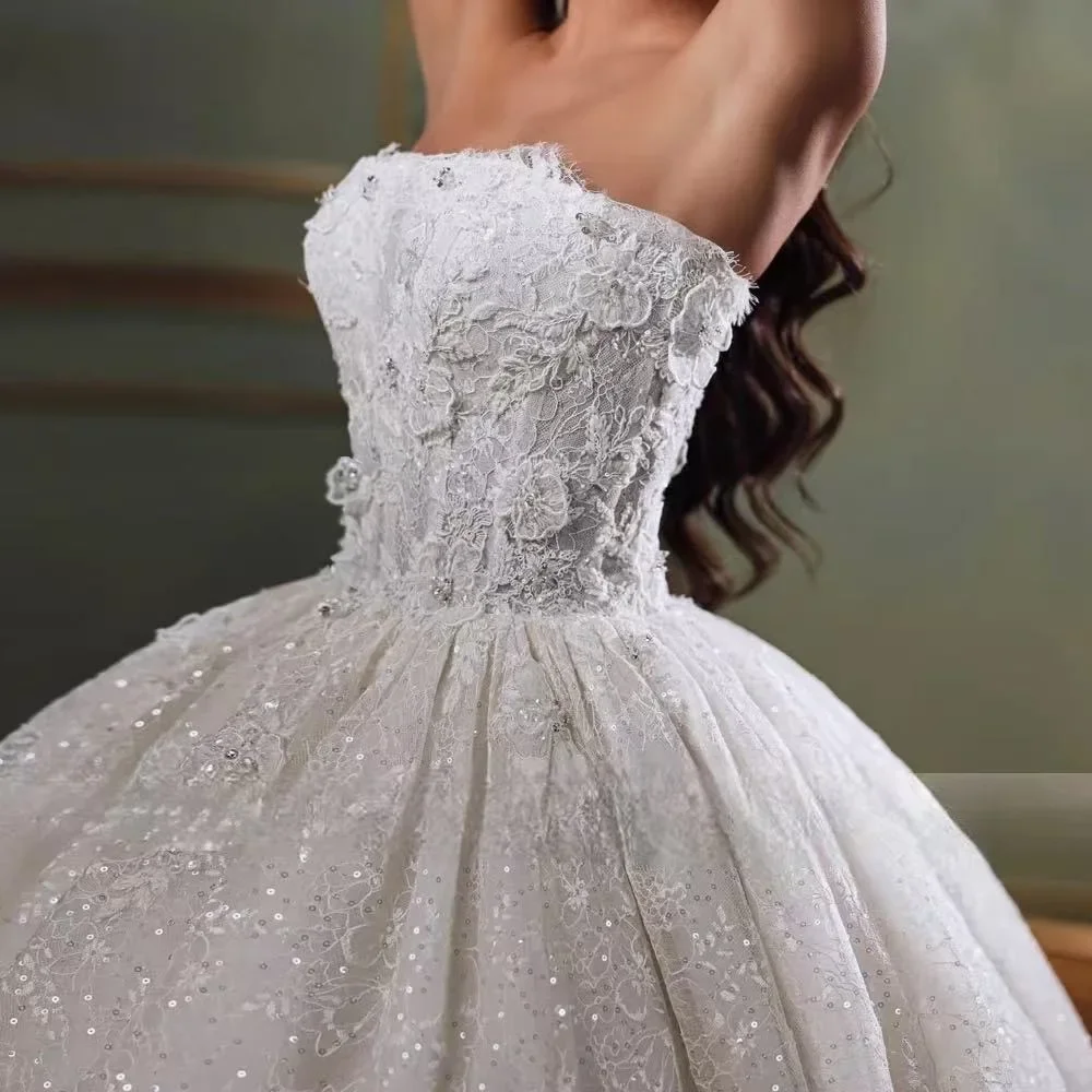 Illusion Ball Gown Wedding Dress Strapless Sleeveless Bridal Gowns Lace Appliques Court Train Dresses Customized vestidos de novia