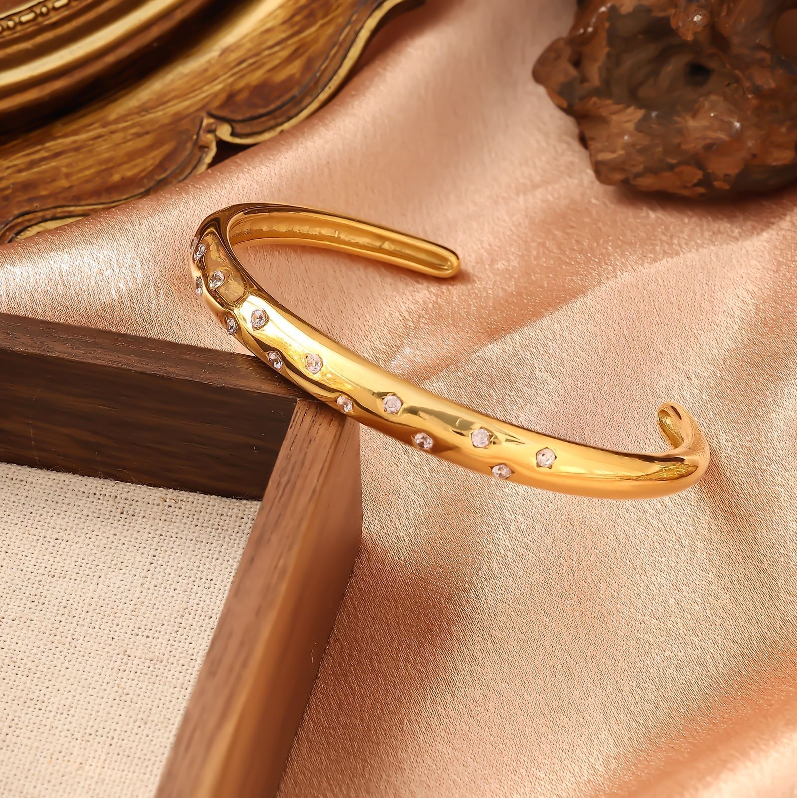 Trendy Style Zircon Inlaid for Women Hot Selling Titanium Steel Gold Plated High-end Bracelet