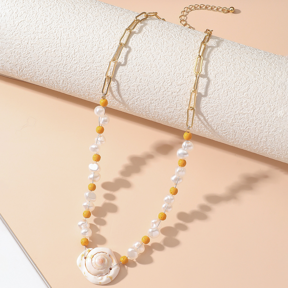 New Necklace for Women, Volcanic Stone Pearl Shell Clavicular Chain Design,