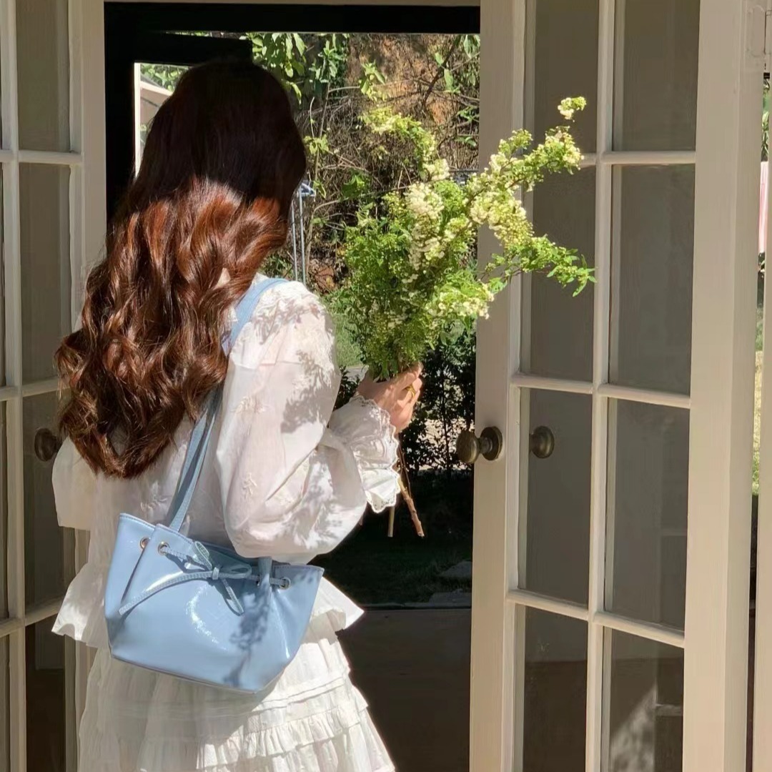 designer Underarm Bag for Women 2025 New Niche Design High-end Bowknot Fashion Commuter Shoulder Handbag Bucket Bag