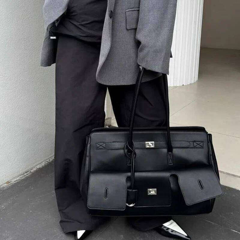 2025 Tote Bags For Women Brand Designer Genuine Leather Folds Lock Buckle Motorcycle Shoulder Bag Mulitple Pocketa Handbag