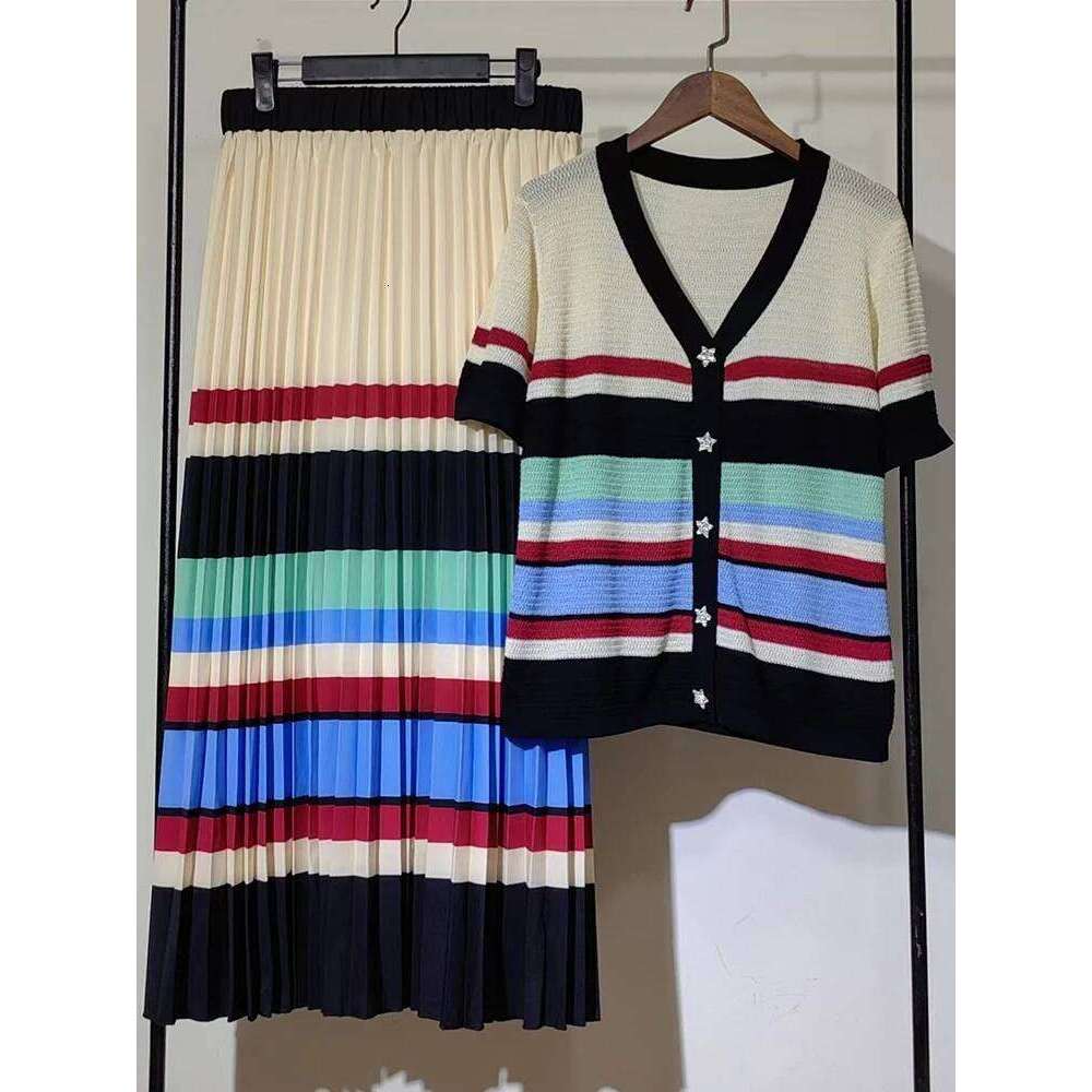 Retro 2024 Women's Spring/Summer New Two-Piece Striped Knit Joker Top+Elastic Waist And White Skirt Swing Overskirt Fashion Suit