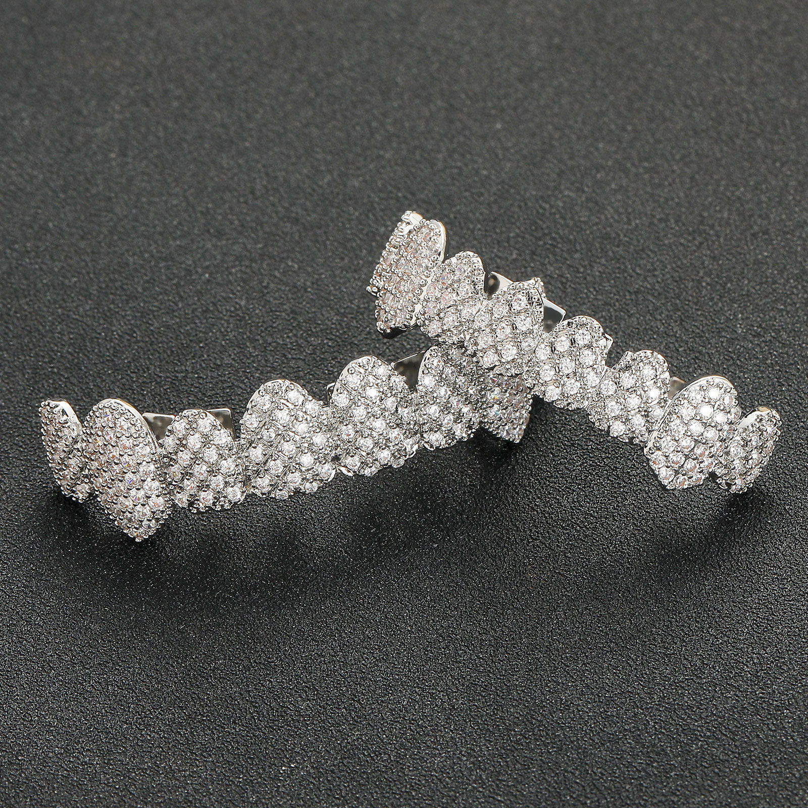Hip Hop Braces Eight Pointed Teeth Micro Paved Moissanite Halloween Decoration Braces 18K Gold Personalized Creative Accessories moissanite