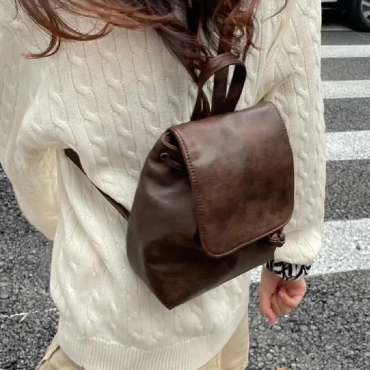 designer 2025 Spring Summer New Fashion Versatile Backpack for Women Xiaohongshu Popular Compact Retro Brown Ladies Backpack