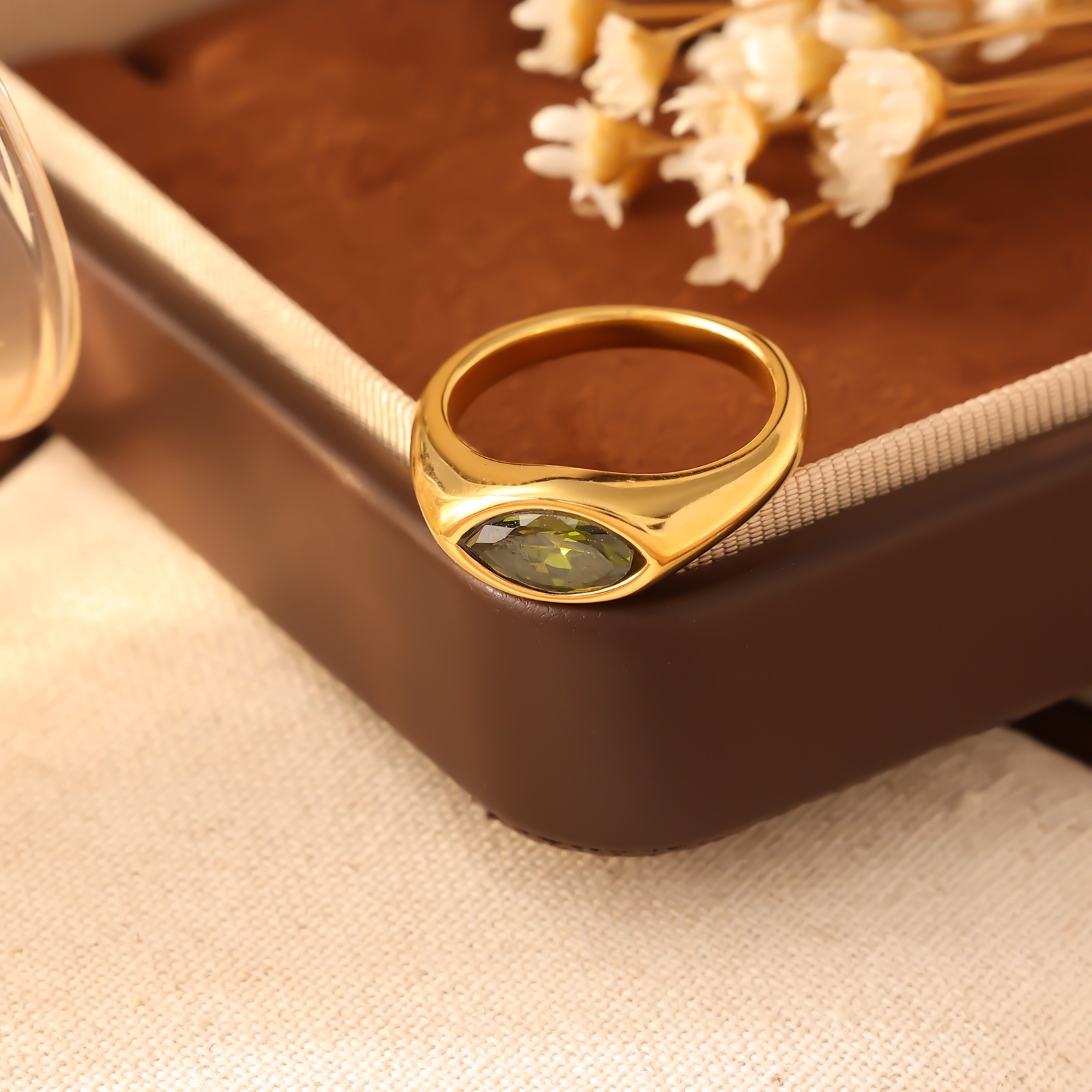 Cold Internet Celebrity Same Style Jewelry for Women Stainless Steel Electroplated Gold Color Zircon Round Ring