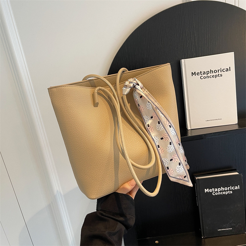 designer Large Capacity Bag for Women 2025 New Trend Summer Tote Bag for College Students Class Shoulder Commuter Bag Shopping Bag