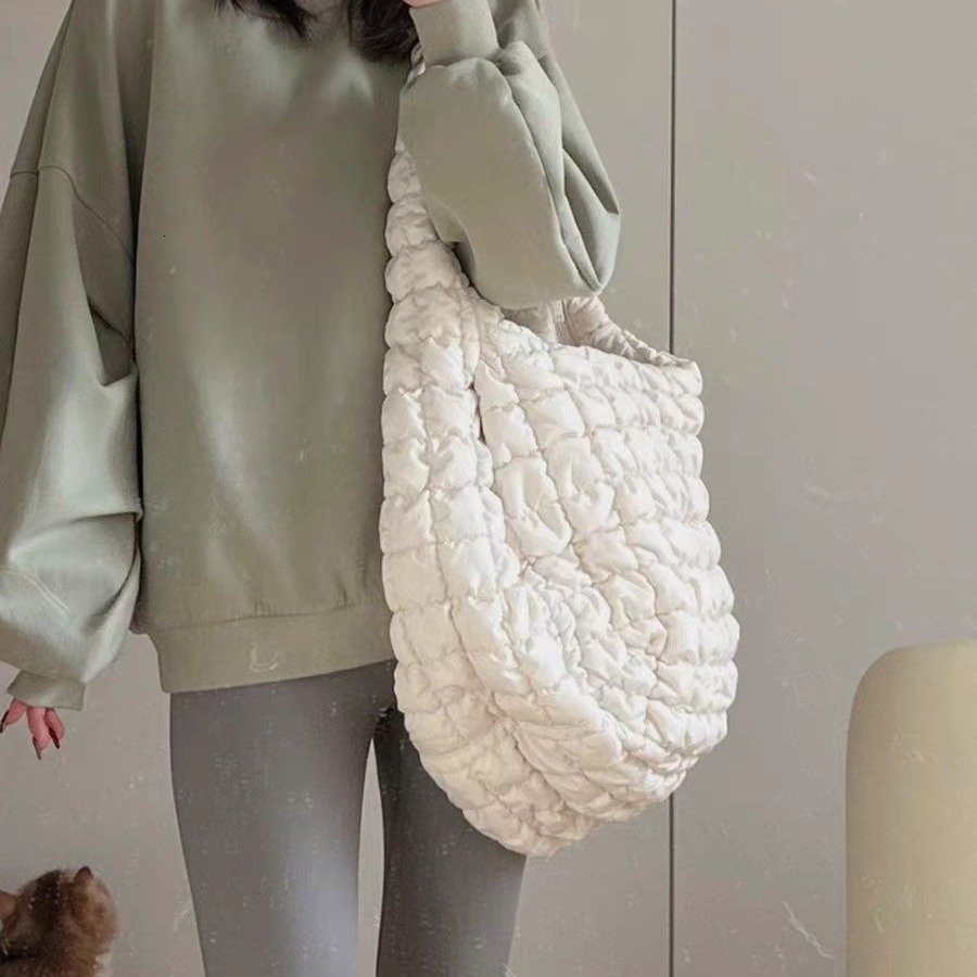designer Korean Style New Bag for Women Cloud Bag Pleated Large Bag Versatile Bubble Large Capacity Bag Dumpling Bag Commuter Crossbody