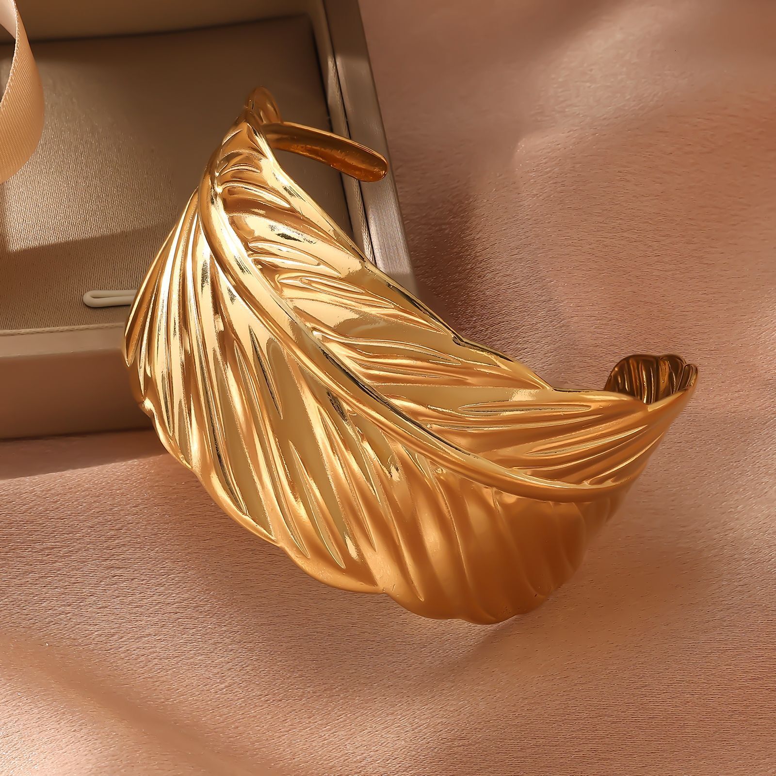 Design Fashion Elegant Women Metal Texture Leaf Bracelet Ring Jewelry Set