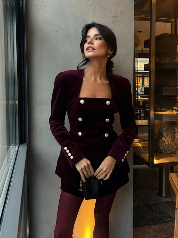 Elegant Burgundy Velvet Square Neck Shirt Pant Set Fashion Square Neck Metal Buttons Slim Long Sleeve Tops Short Pants Suit 250530