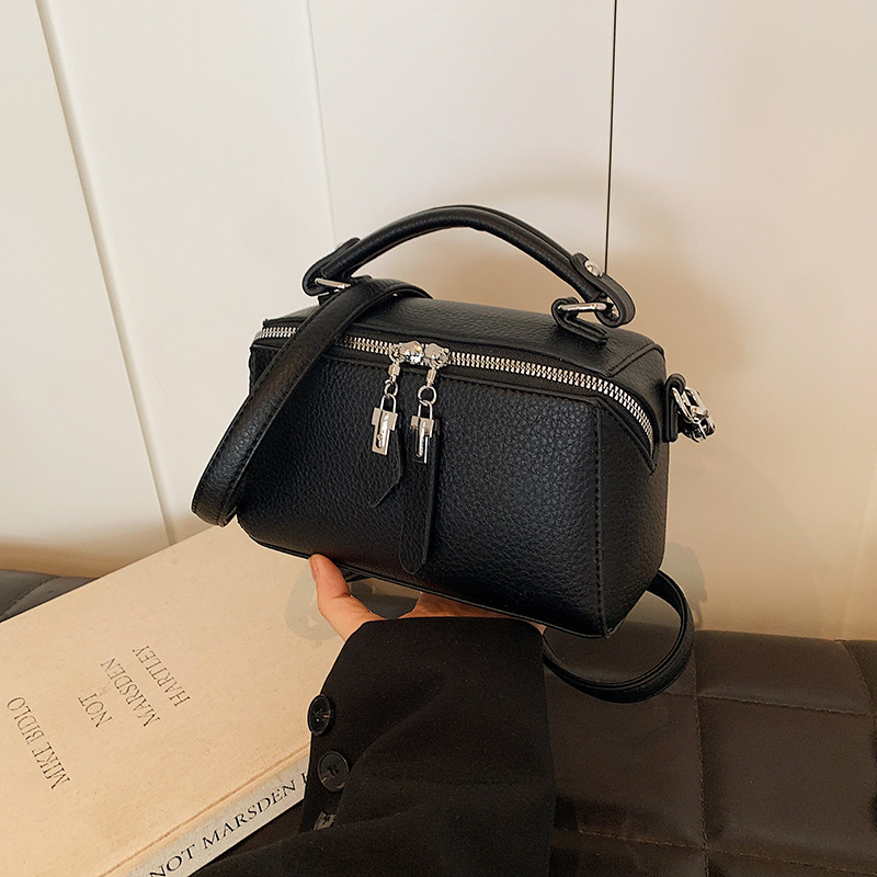 designer New Foreign Trade Women's Bag 2025 Retro Fashion Single Shoulder Bag Simple Texture Crossbody Bag Casual Handbag Small Square Bag