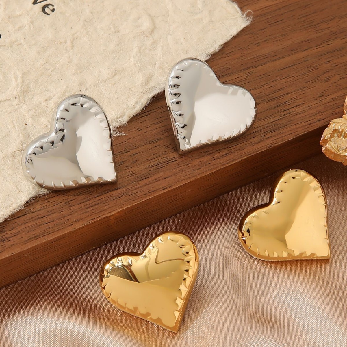 Fashion Titanium Steel Flower Earrings Light High-end Sense Women Gold-plated Hollow Non-fading Niche Metal Ear Jewelry