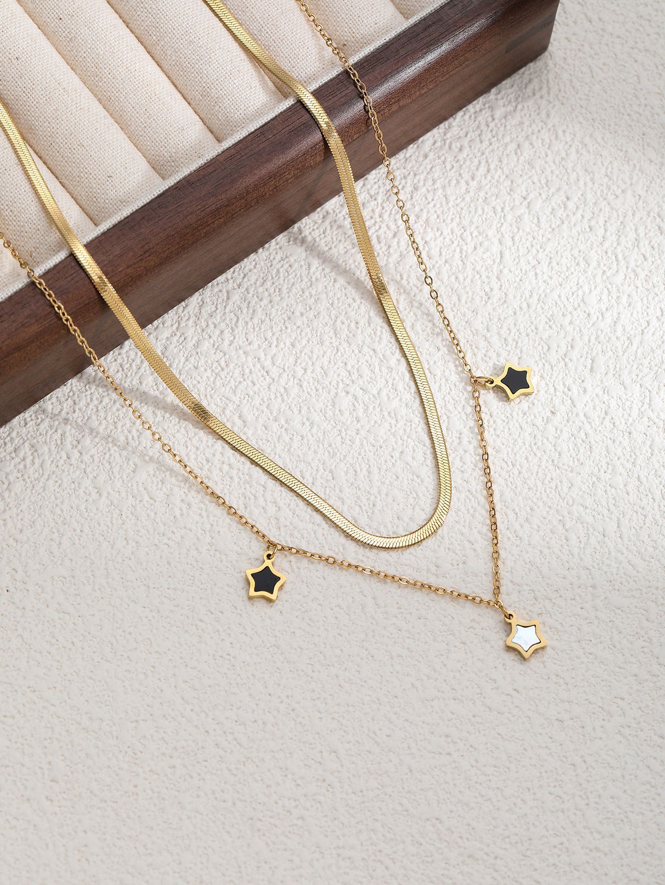 Necklace for Women, Non-Fading, Elegant and Luxurious, Exquisite Titanium Steel, Versatile Fashion Collarbone