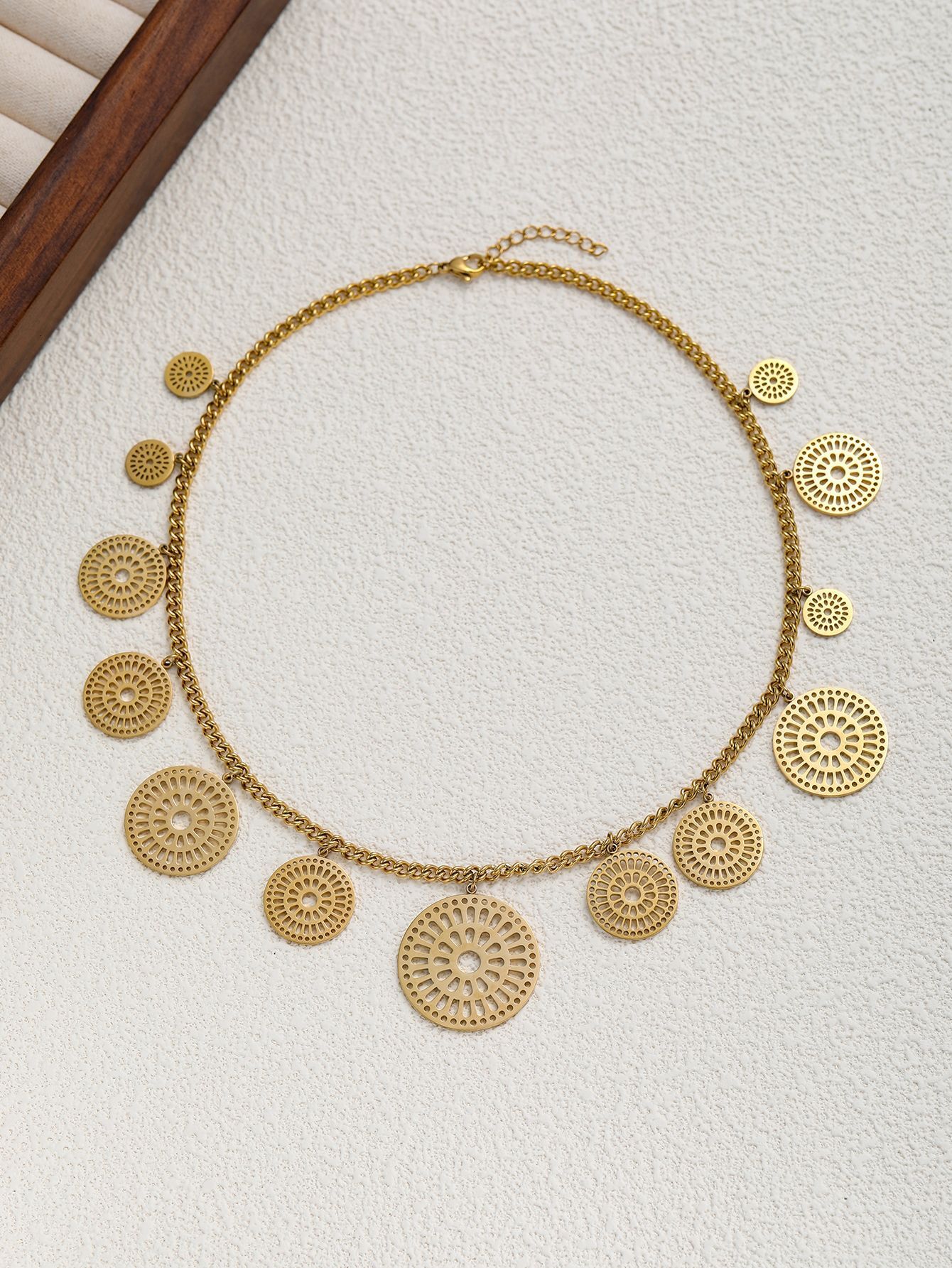 Designer Jewelry Hollow Pendant Clavicle Necklace for Women