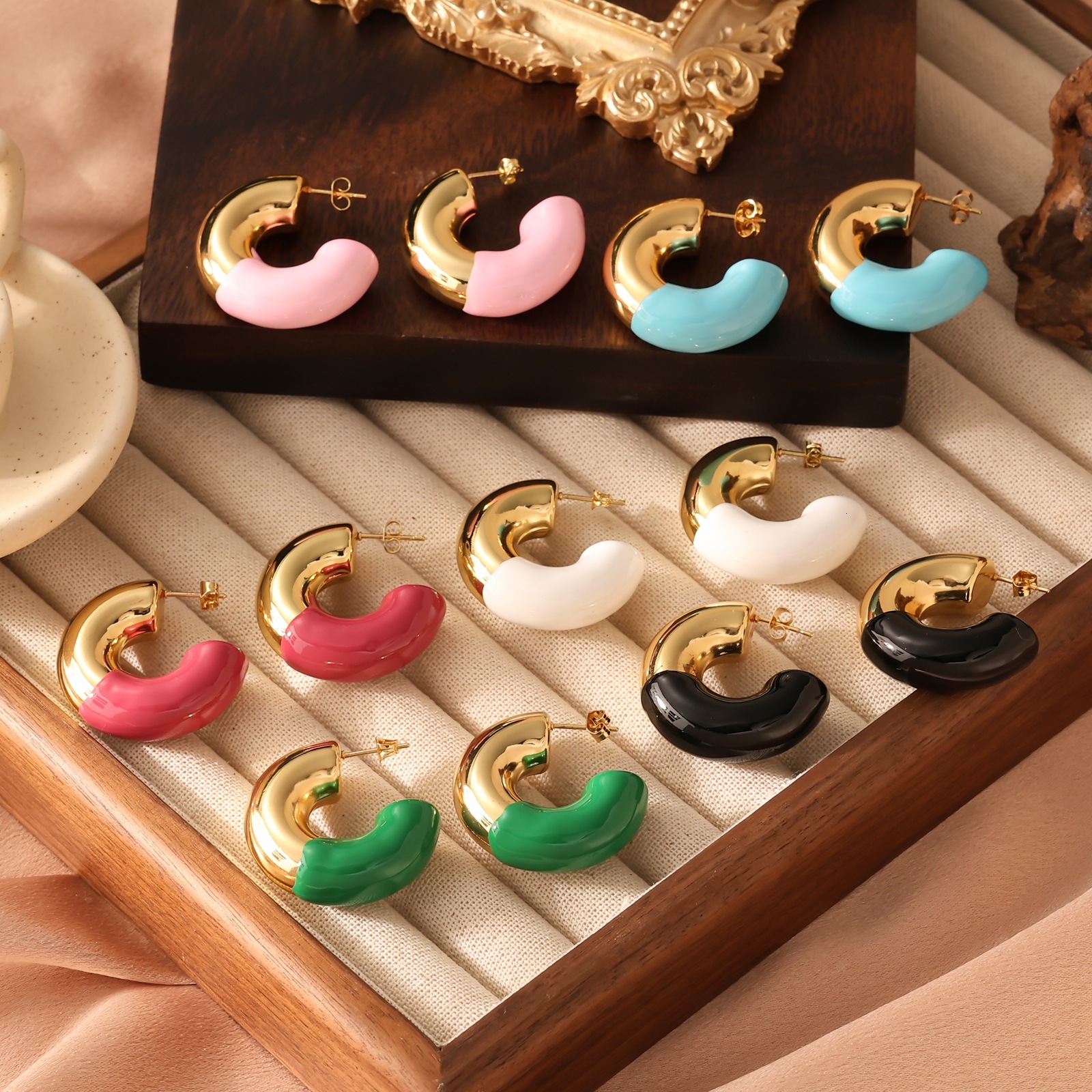 Fashion Autumn Winter Simple C-shaped High-Quality Gold Drop Oil Colorful Contrast High-End Sense Women's Versatile Earrings