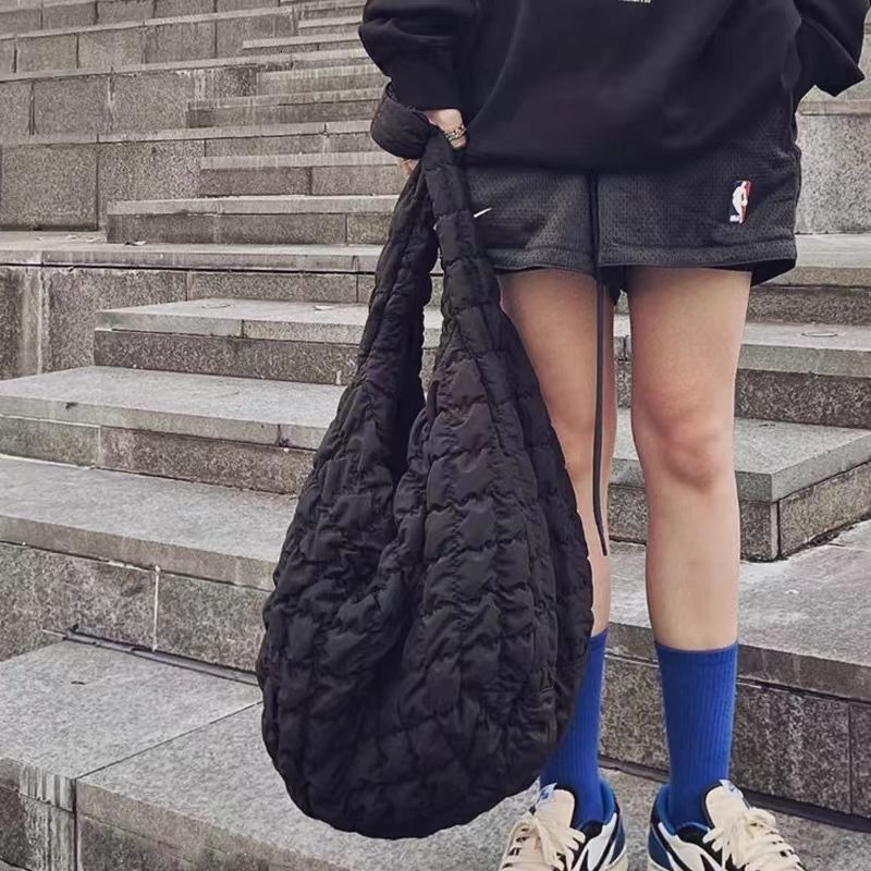 designer Korean Style New Bag for Women Cloud Bag Pleated Large Bag Versatile Bubble Large Capacity Bag Dumpling Bag Commuter Crossbody