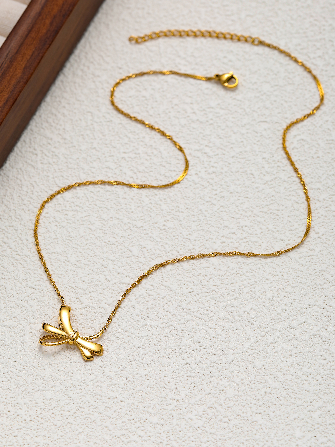 Hot-Selling Color Necklace for Women Pendant Bowknot Clavicle Chain Design