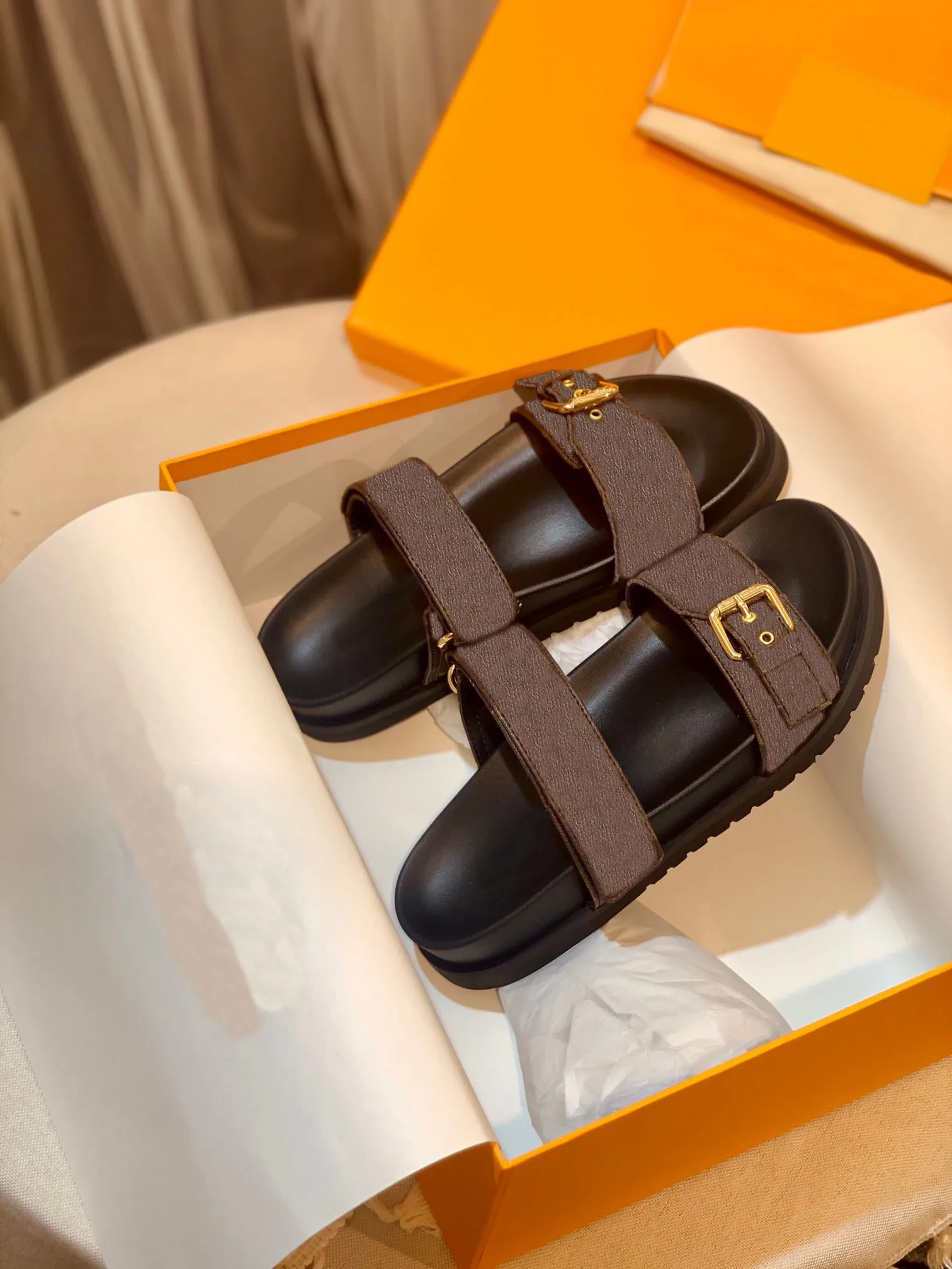 Luxury Designer Slippers Slides Sandals Summer Flats Sexy Real Leather Shoes Men Women Beach Stylish Slides 2 Straps with Adjusted Gold Buckles Size 35-45