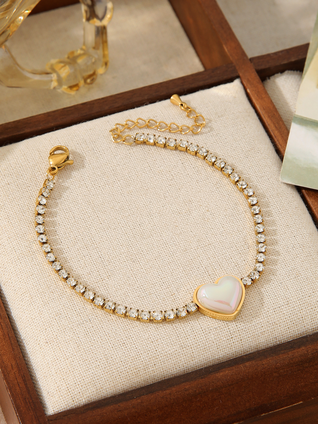 French Style Titanium Steel Inlaid Flower Mother-of-Pearl Bracelet Fashion Versatile Women's Non-Fading Vacuum Plated Jewelry