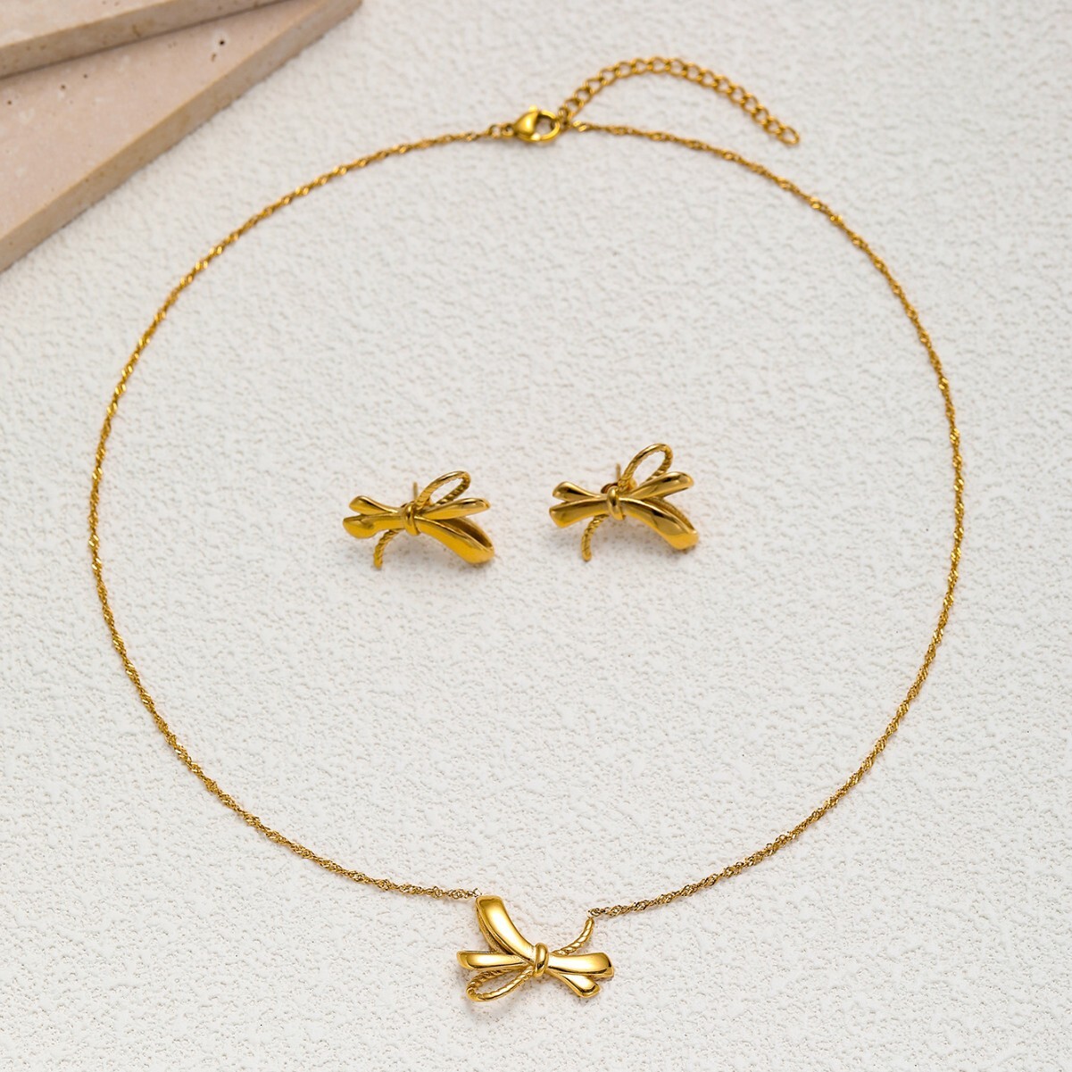 Hot-Selling Color Necklace for Women Pendant Bowknot Clavicle Chain Design