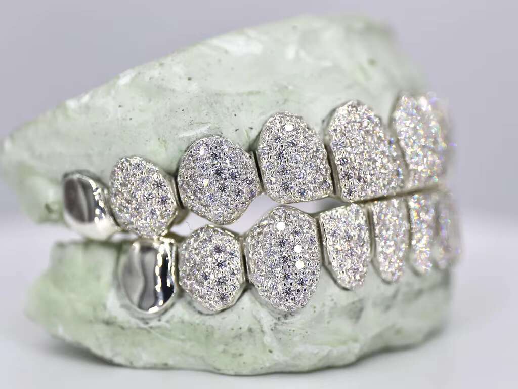Fully Iced Out Moissanite Diamond Teeth for Hip Hop Jewelry Lover Trendy 925 Sterling Silver With Moissanite Diamond Teeth