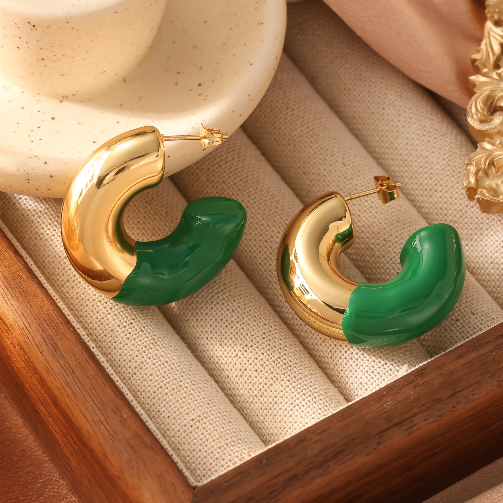 Fashion Autumn Winter Simple C-shaped High-Quality Gold Drop Oil Colorful Contrast High-End Sense Women's Versatile Earrings