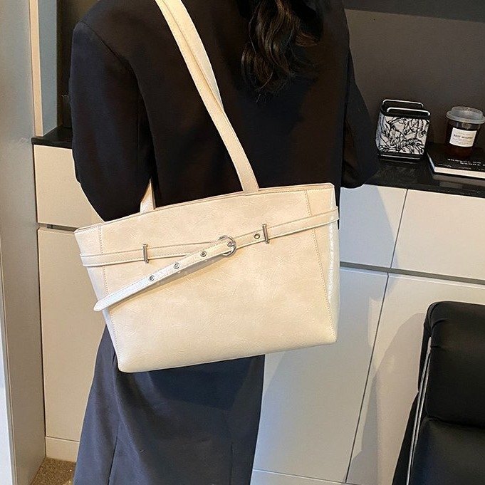 Korean style niche commuting multifunctional handbag retro fashion women fashion s fashion large capacity shoulder bag designer women s crossbody bag