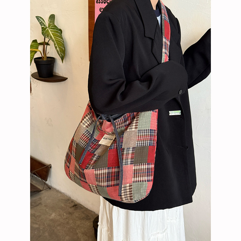 designer Spring New INS Style Large Capacity Simple Versatile Fashion Retro Single Shoulder Office Commuter Bag