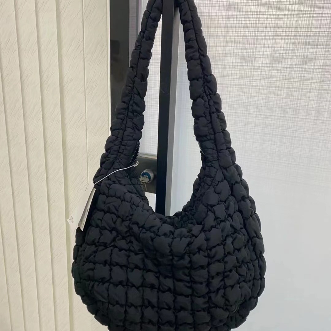 designer Korean Style New Bag for Women Cloud Bag Pleated Large Bag Versatile Bubble Large Capacity Bag Dumpling Bag Commuter Crossbody