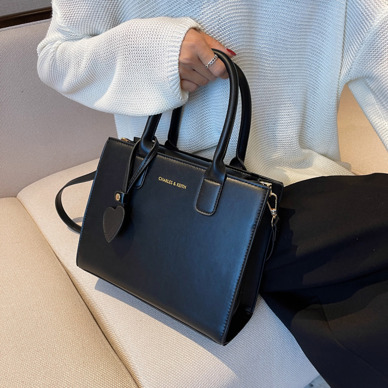 designer Wedding Bag Feel Crossbody Small Bag Women's Bag 2024 New Bridesmaid Bag Handheld Small Bag Red Wedding Bride Bag