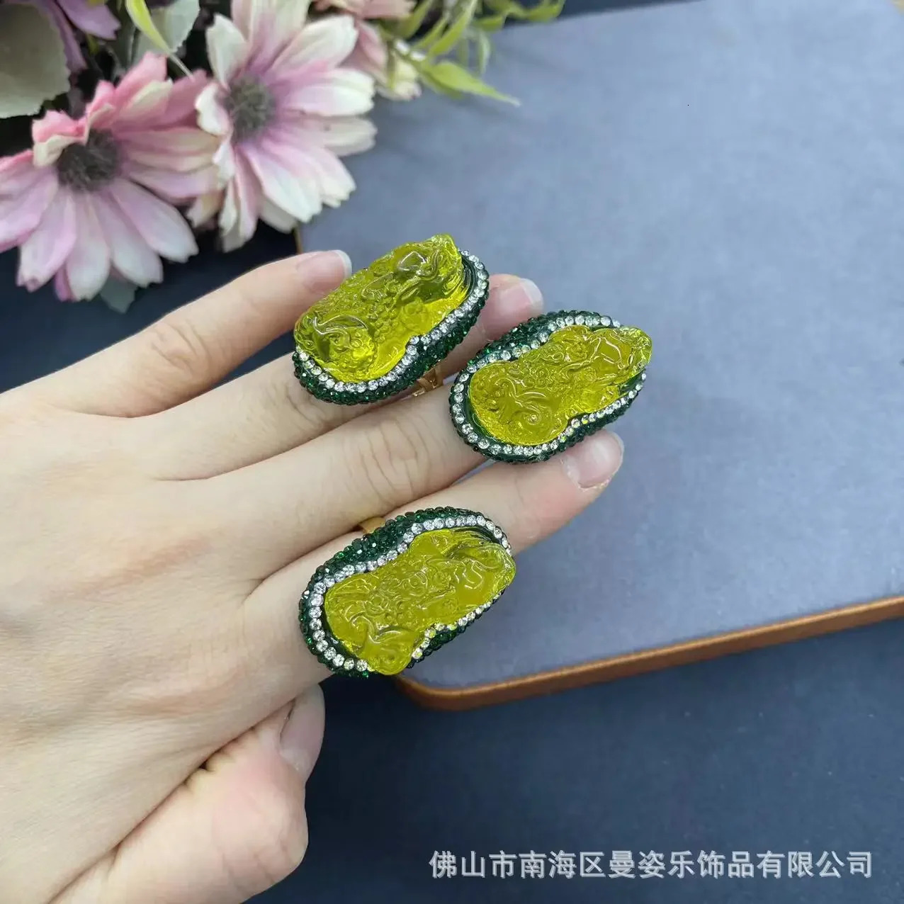 blood amber Pip clay inlaid with live color retention ring Chinese jewelry -selling manufacturers wholesale 250526