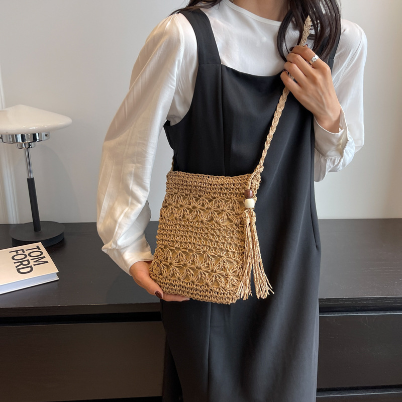 designer 2025 New Hollow Beach Vacation Bucket Bag for Women Korean Style Handwoven Fashion Single Shoulder Crossbody Bag