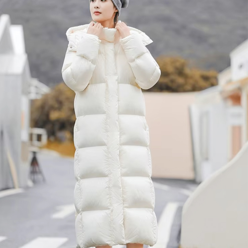 Women's Winter Padded Jacket: Cozy Long Coat for Cold Weather