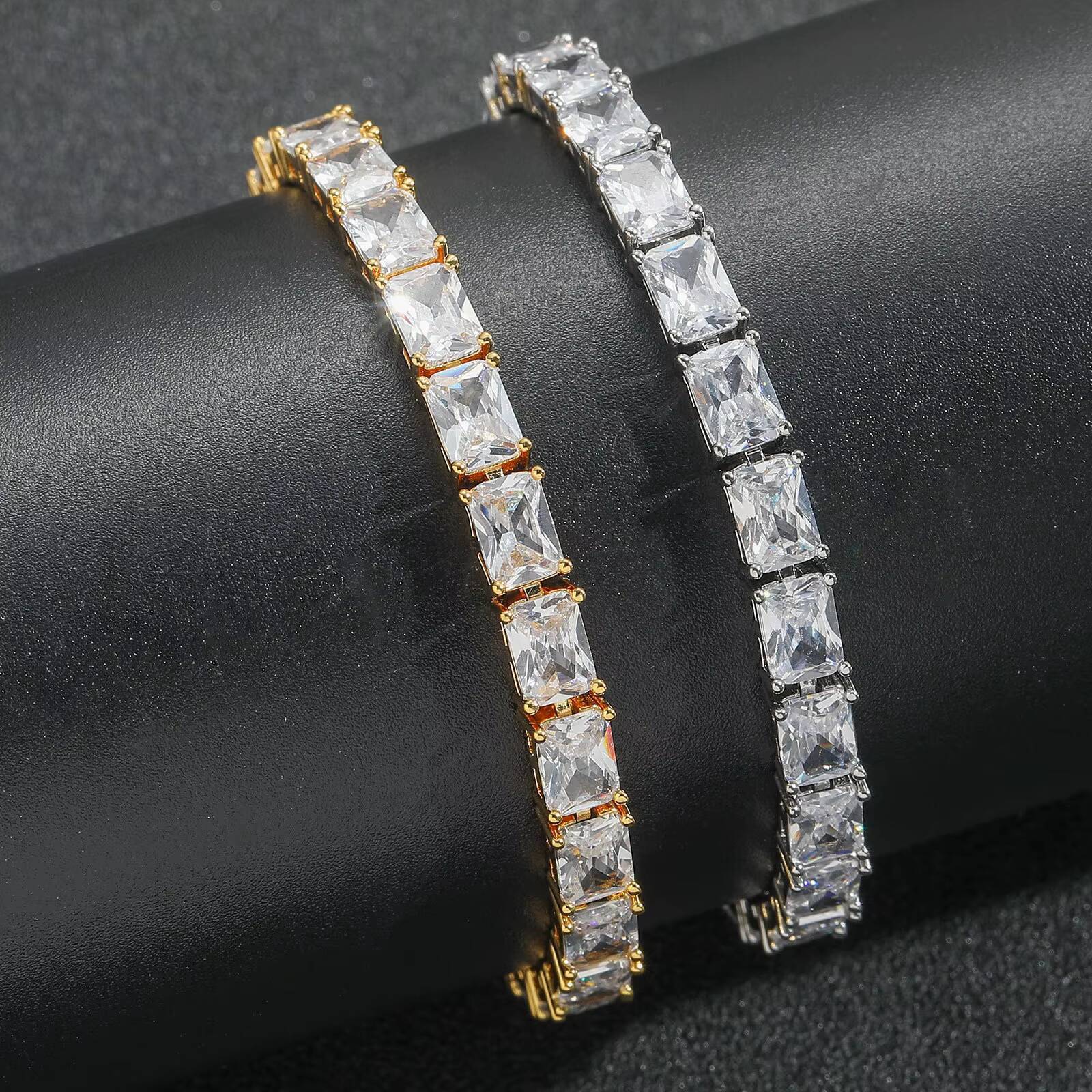 Fashionable Sier Silicone Bracelet