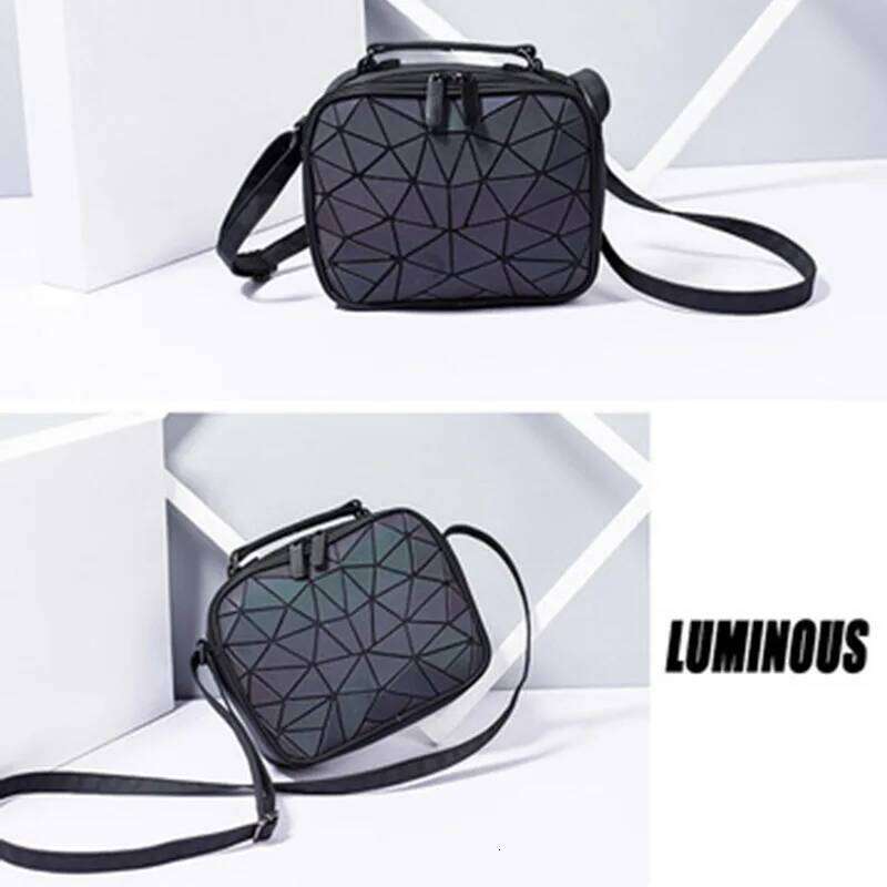 Laser Luminous Holographic Handbags Crossbody Bags For Women 2024 Shoulder Bag Geometric Plaid Hologram Small Square Bags