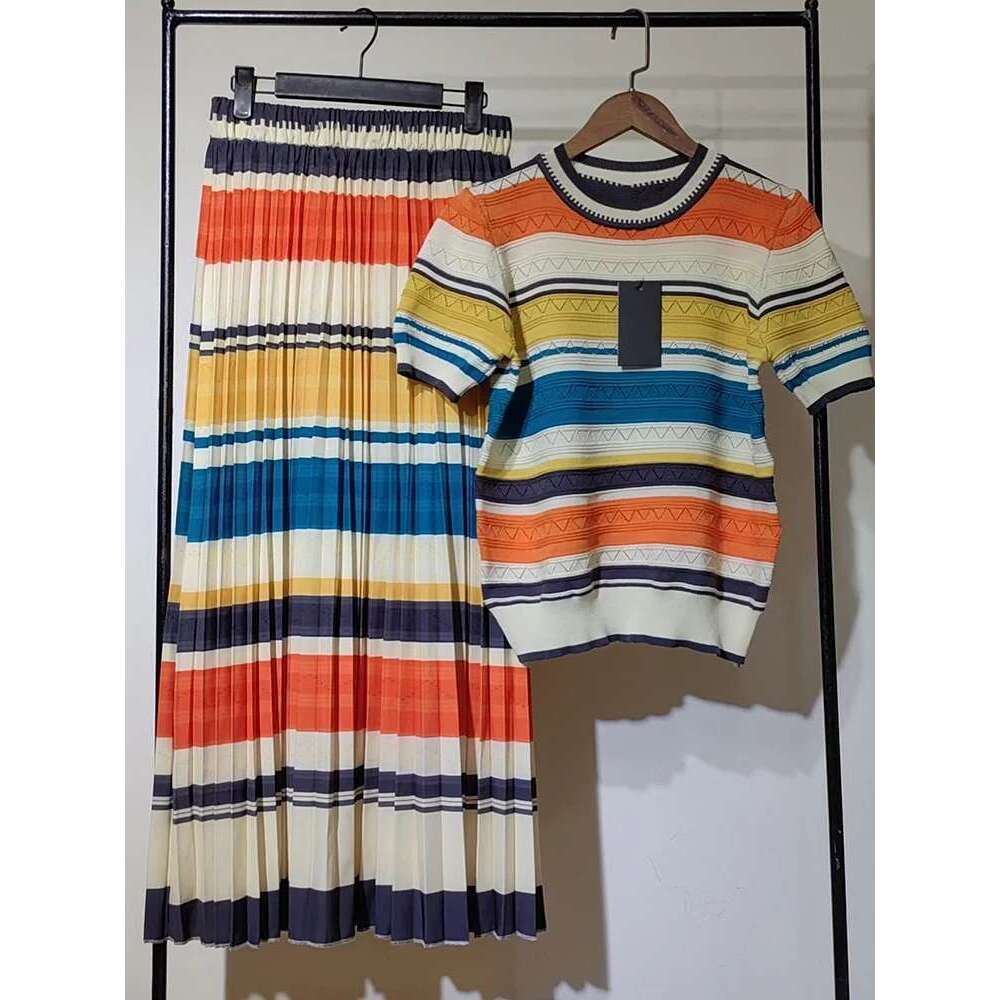 Retro 2024 Women's Spring/Summer New Two-Piece Striped Knit Joker Top+Elastic Waist And White Skirt Swing Overskirt Fashion Suit