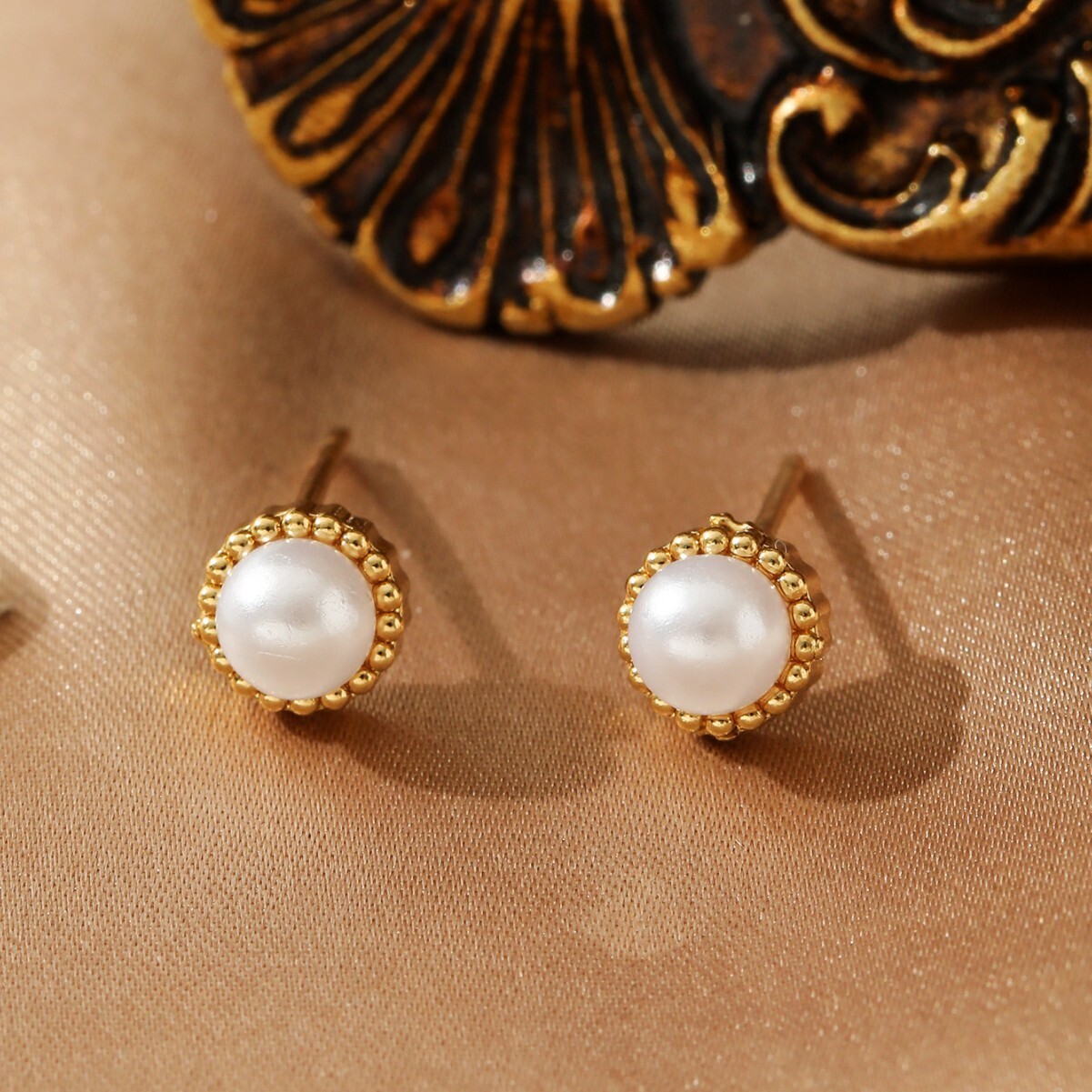 French Elegant Pearl Stud for Women, Titanium Steel, Simple and Versatile Mini Gold-Plated Non-Fading Zircon Cute Earrings