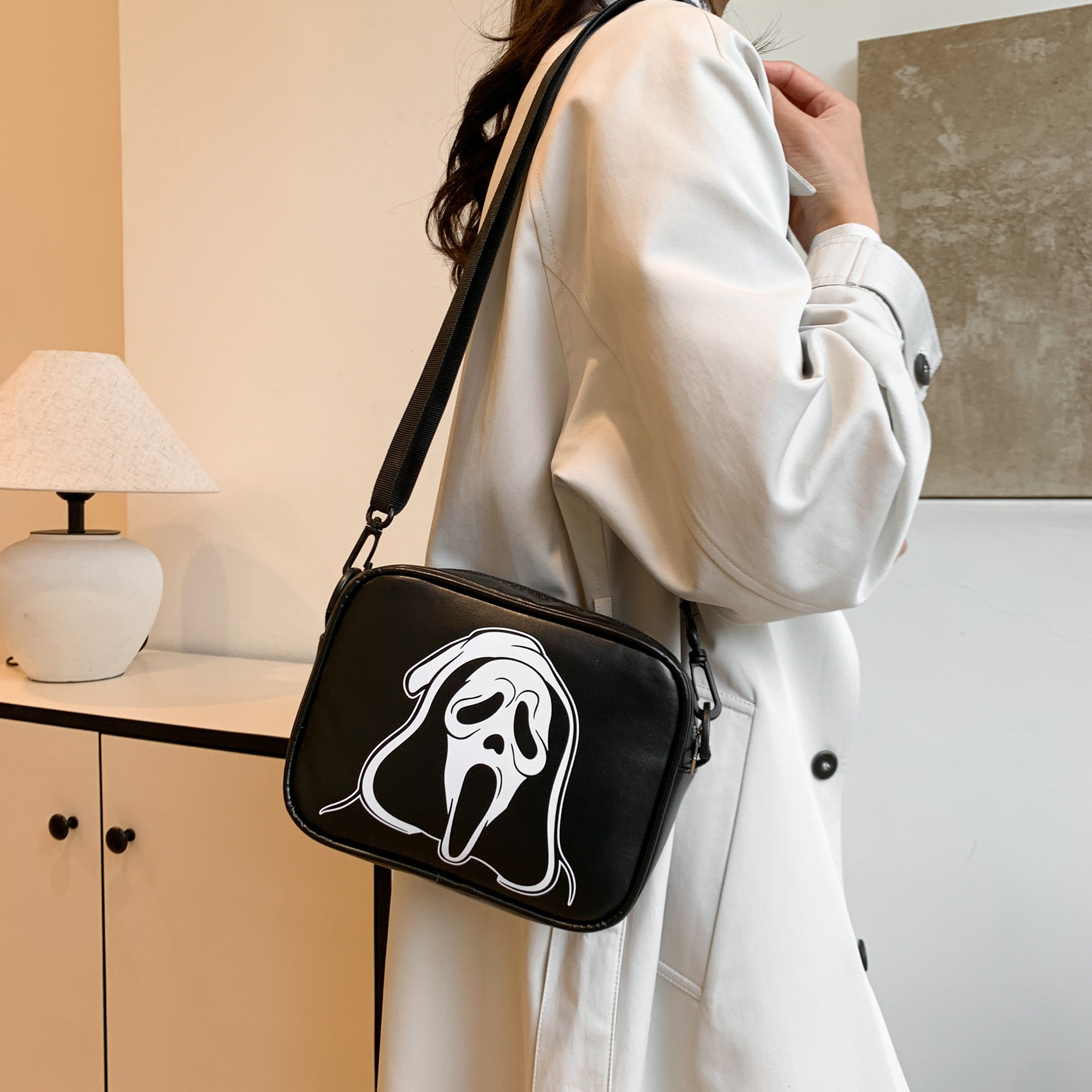 Free Shipping Designer Bag Leisure Commuting Crossbody 2025 Spring New Style Women's Personalized Stylish Shoulder Bag Fashionable And Simple Sma