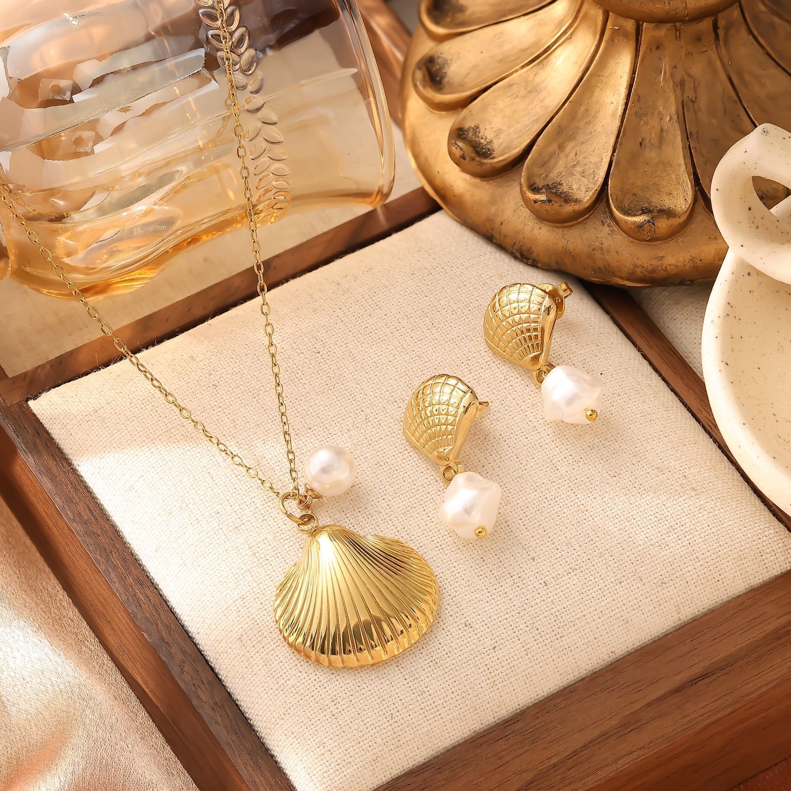 New Fashion Light Simple Commuter Inlaid Pearl Shell Shape Versatile Metal Earrings Necklace